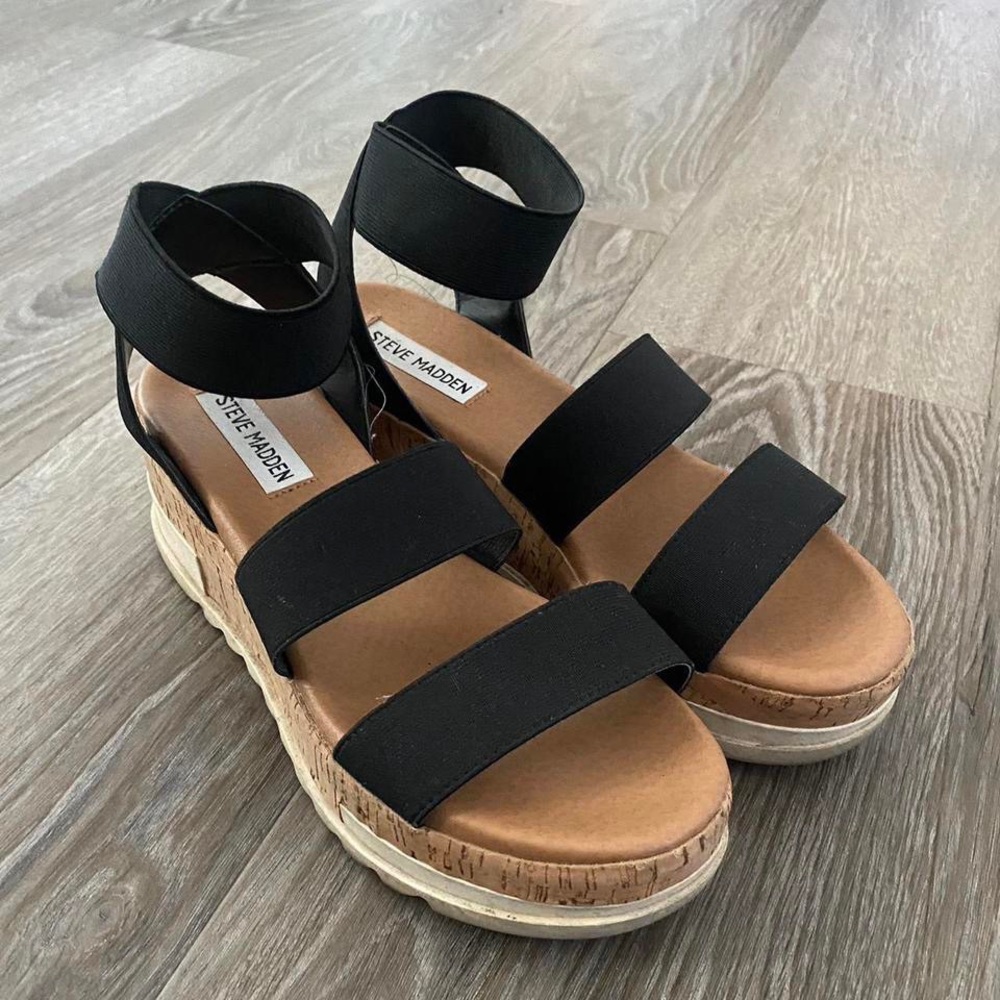 Steve Madden Black and Tan Sandals with Platform Sole and Ankle Strap